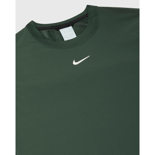 NIKE(ナイキ)の【送料込み★】NIKE × NOCTA GOLF クルーネック XL 緑 メンズのトップス(その他)の商品写真