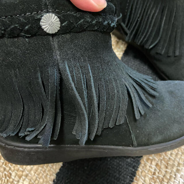 Minnetonka(ミネトンカ)のミネトンカ　ムートン　フリンジ　ボア　ブーツ　6 ugg emu ショートブーツ レディースの靴/シューズ(ブーツ)の商品写真