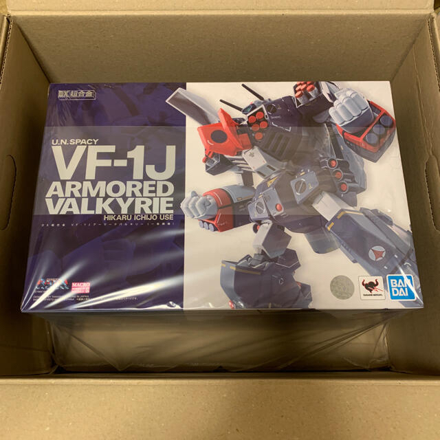 BANDAI(バンダイ)のDX超合金 超時空要塞マクロス VF-1Jアーマードバルキリー（一条輝機） エンタメ/ホビーのフィギュア(アニメ/ゲーム)の商品写真