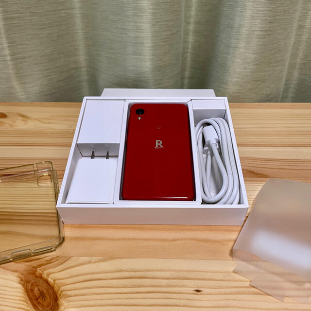 Rakuten(ラクテン)のRakuten mini RED ガラス欠けあり TPUケースおまけ スマホ/家電/カメラのスマートフォン/携帯電話(スマートフォン本体)の商品写真