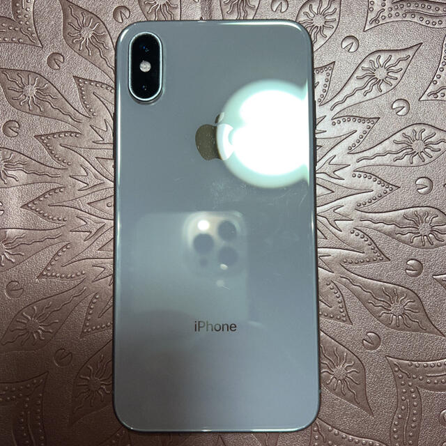 iPhone(アイフォーン)のiPhone Xs Silver 256 GB Softbank スマホ/家電/カメラのスマートフォン/携帯電話(スマートフォン本体)の商品写真