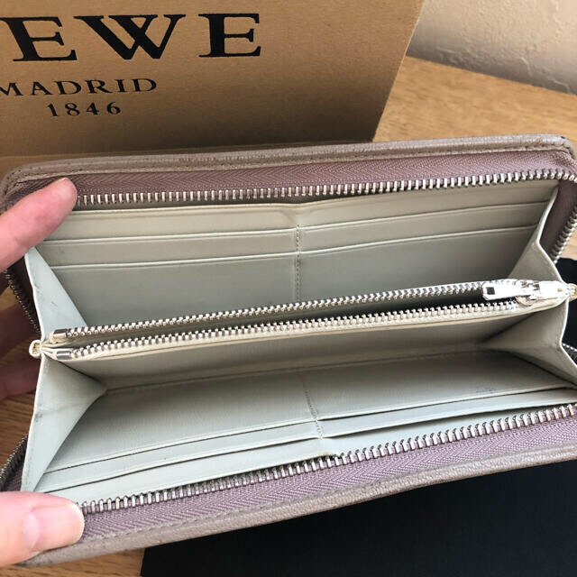 LOEWE(ロエベ)のロエベ 長財布 ラウンドファスナー アナグラム レディースのファッション小物(財布)の商品写真