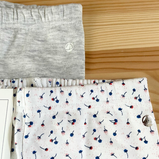 PETIT BATEAU(プチバトー)の新品未使用  プチバトー  カルソン  セット  24m キッズ/ベビー/マタニティのキッズ服女の子用(90cm~)(パンツ/スパッツ)の商品写真