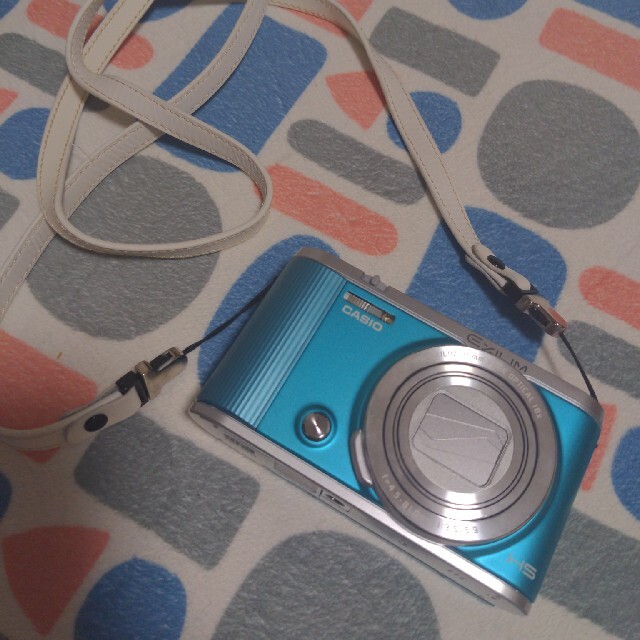 CASIO　EXILM　EX-ZR1800カメラ