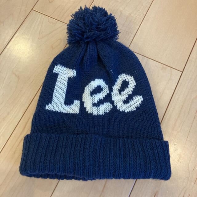 Lee(リー)の【極美品】 定価4063円　Lee  ロゴ　ニット帽 ニットキャップ  ボンボン レディースの帽子(ニット帽/ビーニー)の商品写真