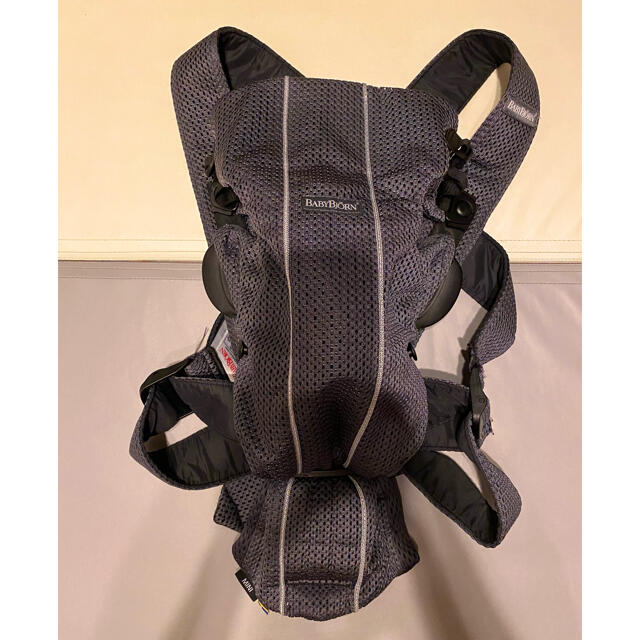 BABYBJORN(ベビービョルン)の【rui様 専用】ベビービョルン ベビーキャリアmini メッシュ キッズ/ベビー/マタニティの外出/移動用品(抱っこひも/おんぶひも)の商品写真