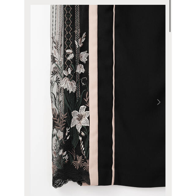 murral Framed flower skirt (Black) murral Framed flower skirt (Black)