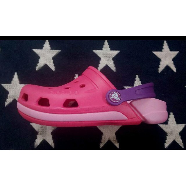 crocs(クロックス)のおけい様 専用★美品★ crocs クロックス サンダル ピンク サイズ20cm キッズ/ベビー/マタニティのキッズ靴/シューズ(15cm~)(サンダル)の商品写真