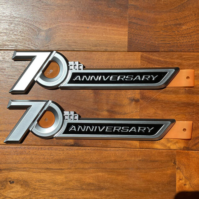 トヨタ ランドクルーザー 70th 70周年 エンブレム 300 プラド