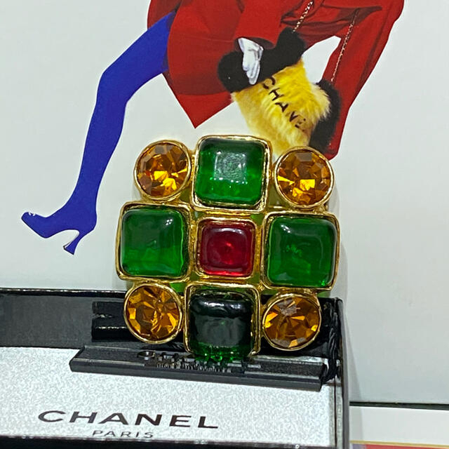 CHANEL(シャネル)の美品 希少 90'S VINTAGE CHANEL ブローチ グリポアガラス レディースのアクセサリー(ブローチ/コサージュ)の商品写真