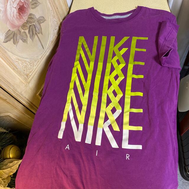 Nike ナイキ　Tシャツ　Sサイズ パープル メンズのトップス(Tシャツ/カットソー(半袖/袖なし))の商品写真