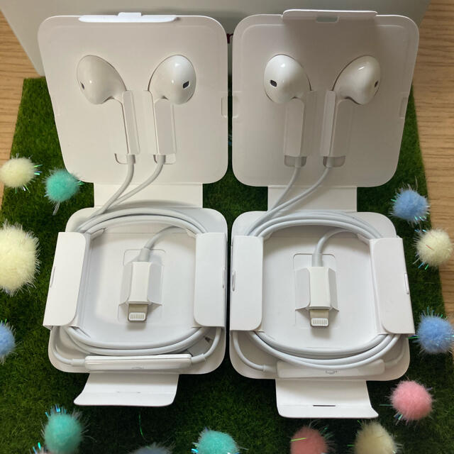 Apple(アップル)のiphone Apple純正イヤホン×2 ライトニング　新品未使用earpods スマホ/家電/カメラのオーディオ機器(ヘッドフォン/イヤフォン)の商品写真