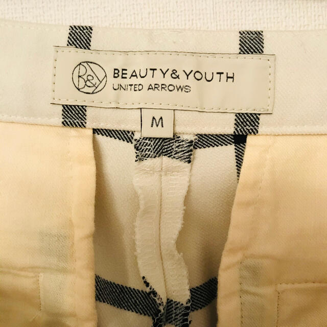 BEAUTY&YOUTH UNITED ARROWS(ビューティアンドユースユナイテッドアローズ)のBEAUTY&YOUTH パンツ　M レディースのパンツ(クロップドパンツ)の商品写真