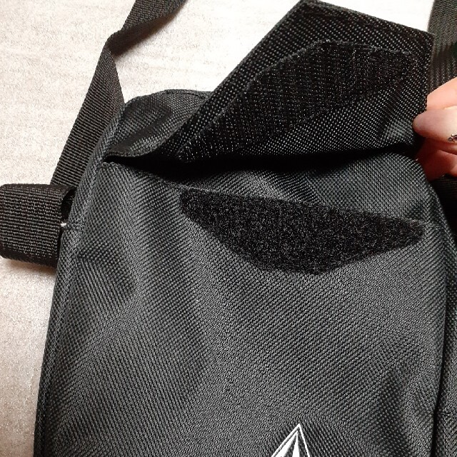 volcom(ボルコム)のドラネコさま専用です。新品VOLCOMショルダーベルト付ミニバッグ メンズのバッグ(ショルダーバッグ)の商品写真