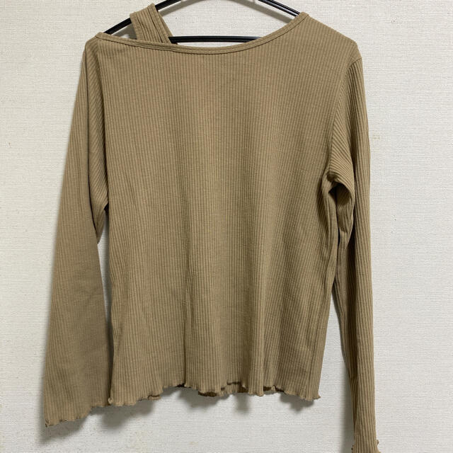 w closet(ダブルクローゼット)のオフショルダーメロウプルオーバー(310732) レディースのトップス(Tシャツ(長袖/七分))の商品写真