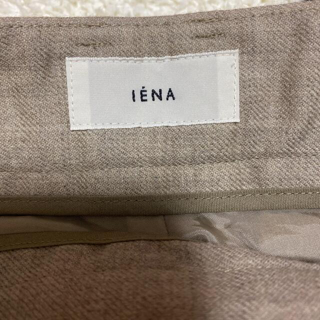 IENA(イエナ)のIENAベージュテーパードパンツ レディースのパンツ(カジュアルパンツ)の商品写真