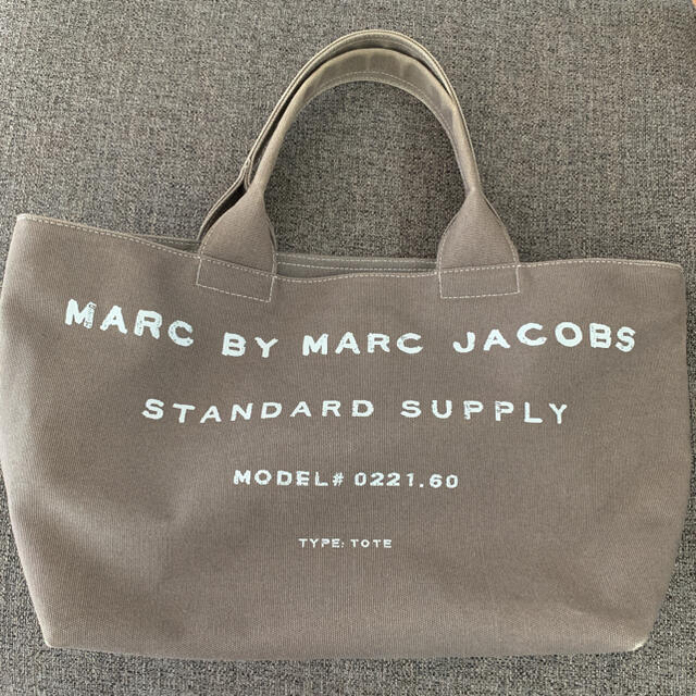 MARC BY MARC JACOBS(マークバイマークジェイコブス)のマークジェイコブス　トートバック レディースのバッグ(トートバッグ)の商品写真