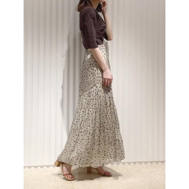 SNIDEL(スナイデル)のスナイデル今季新作プリントタイトナロースカート完売1ベージュ レディースのスカート(ロングスカート)の商品写真