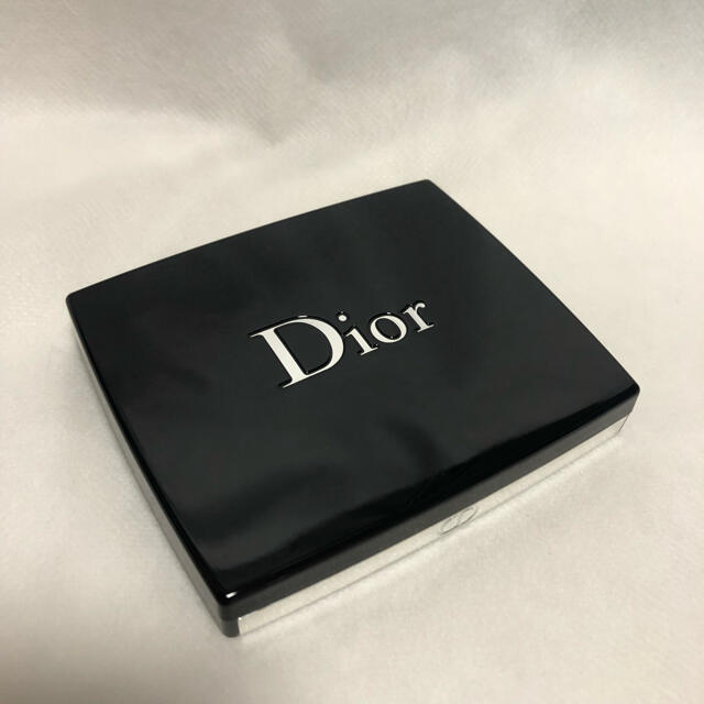 Dior サンク クルール 879 ルージュトラファルガー