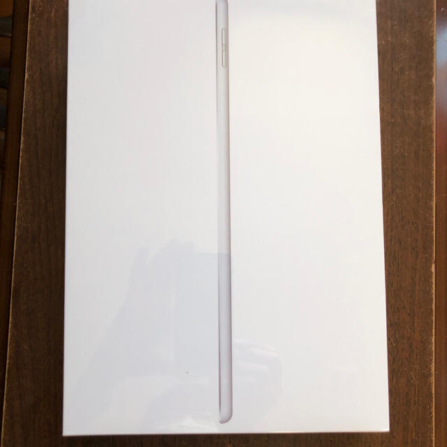 Apple(アップル)のiPad 64gb 第9世代 シルバー MK2L3J/A 新品未開封 スマホ/家電/カメラのPC/タブレット(タブレット)の商品写真