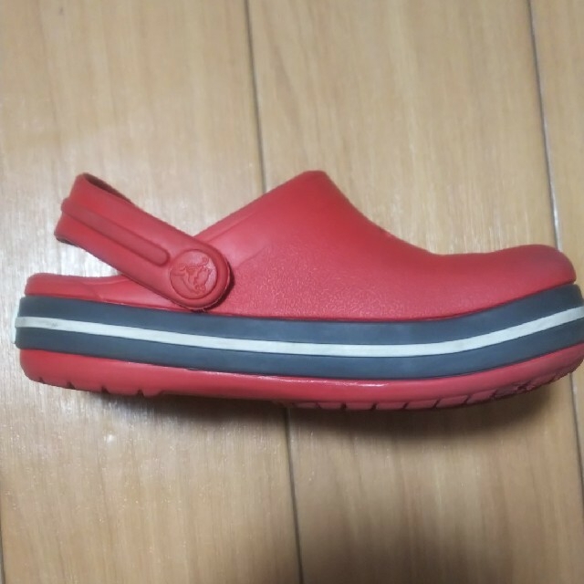 crocs(クロックス)のクロックス サンダル  キッズCROCS 204537 ペッパー グラファイト キッズ/ベビー/マタニティのベビー靴/シューズ(~14cm)(サンダル)の商品写真