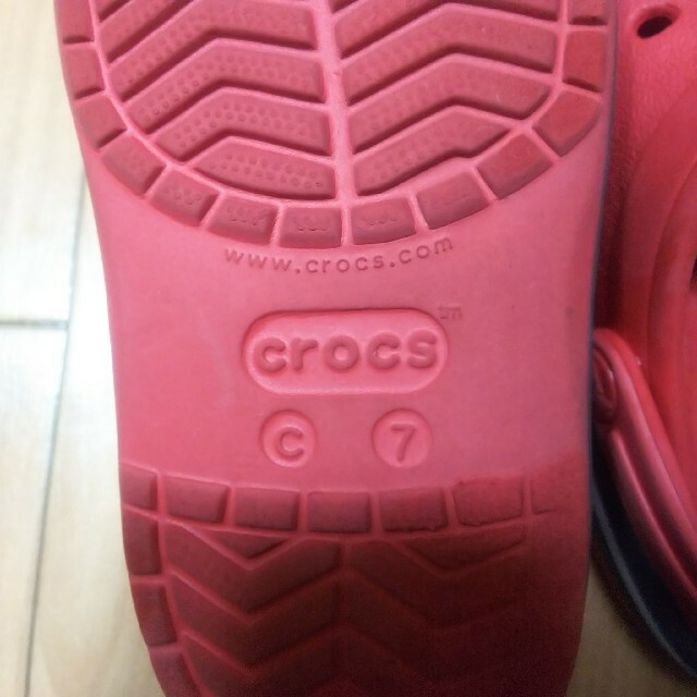 crocs(クロックス)のクロックス サンダル  キッズCROCS 204537 ペッパー グラファイト キッズ/ベビー/マタニティのベビー靴/シューズ(~14cm)(サンダル)の商品写真