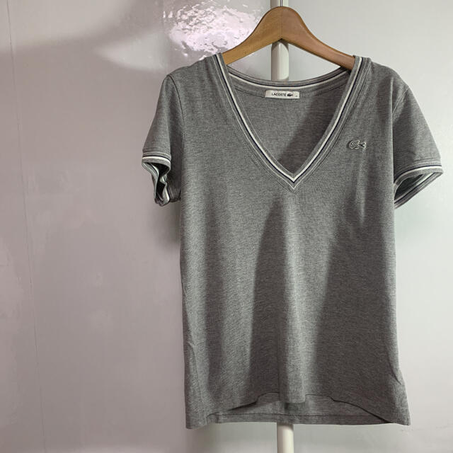 LACOSTE(ラコステ)のlacoste Tシャツ Vネック　S-M グレー　品番742 レディースのトップス(Tシャツ(半袖/袖なし))の商品写真