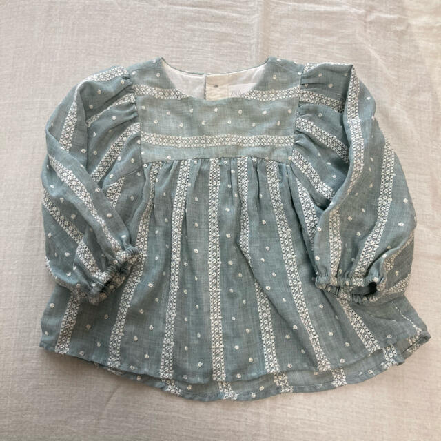 ZARA KIDS(ザラキッズ)のmmmmm様✳︎zara baby 刺繍ブラウス　80cm キッズ/ベビー/マタニティのベビー服(~85cm)(シャツ/カットソー)の商品写真