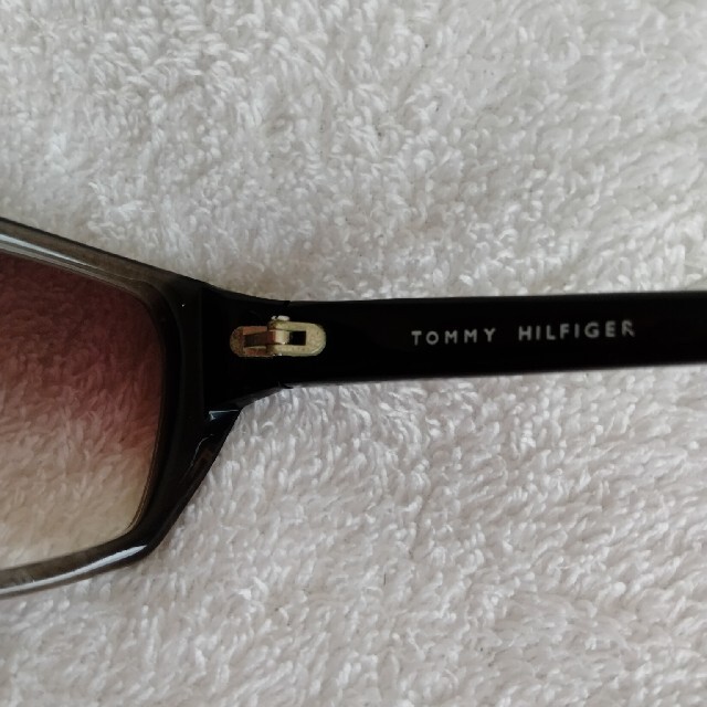 TOMMY HILFIGER(トミーヒルフィガー)のトミーヒルフィガーサングラス レディースのファッション小物(サングラス/メガネ)の商品写真