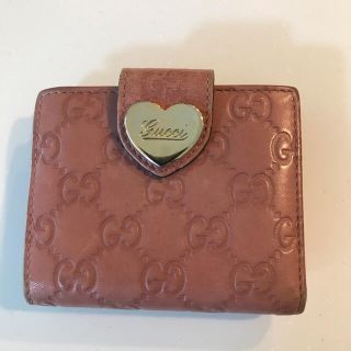 グッチ(Gucci)のグッチ　ハート　ピンクレザー  二つ折り財布(財布)