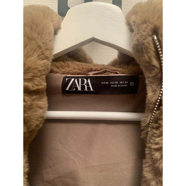 ZARA(ザラ)の美品ZARAザラ2020awボアブルゾンフーディーモカブラウンフェイクファーXS レディースのジャケット/アウター(ブルゾン)の商品写真