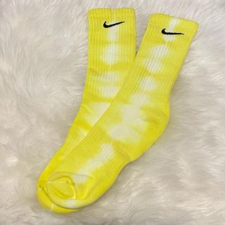 ナイキ(NIKE)のNIKE Lサイズ　カラーソックス　ネオンイエロー　タイダイ(ソックス)