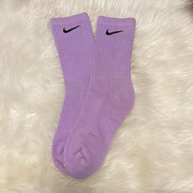 NIKE(ナイキ)のOUTLET12 NIKE バイオレット　ややムラあり　Ｍサイズ レディースのレッグウェア(ソックス)の商品写真