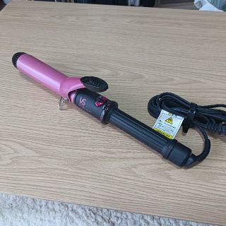 ヴィダルサスーン　32mmヘアアイロン　コテ　VSI-3206/PJ(ヘアアイロン)