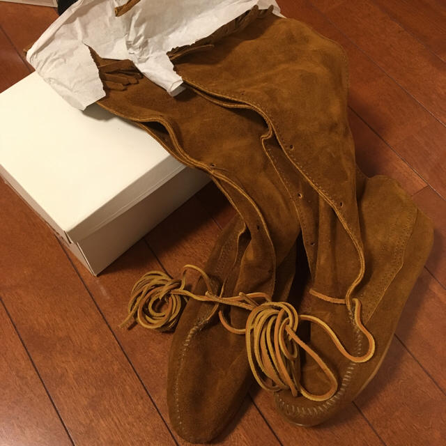 Minnetonka(ミネトンカ)の新品 MINNETONKA ミネトンカ フリンジロングブーツ キャメル レディースの靴/シューズ(ブーツ)の商品写真