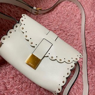 フルラ(Furla)のFURLA アマッツォーネ　白(ショルダーバッグ)