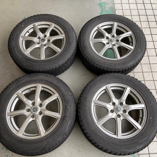 BRIDGESTONE(ブリヂストン)のトヨタハリアースタッドレスタイヤ225/65R17ブリジストンCBA-ACU30 自動車/バイクの自動車(タイヤ・ホイールセット)の商品写真