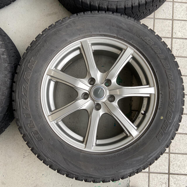 BRIDGESTONE(ブリヂストン)のトヨタハリアースタッドレスタイヤ225/65R17ブリジストンCBA-ACU30 自動車/バイクの自動車(タイヤ・ホイールセット)の商品写真