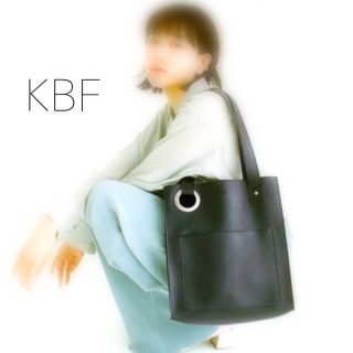 ケービーエフ(KBF)の《中古》KBF Square Tote Bag  スクエアトートバッグ　ムック(トートバッグ)