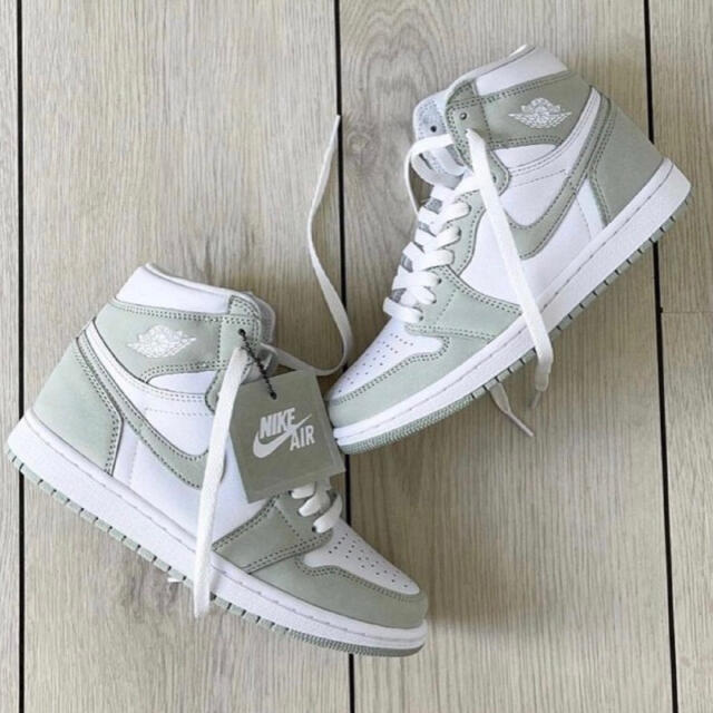 NIKE(ナイキ)のNIKE WMNS AIR JORDAN 1 HIGH Seafoam  28㎝ メンズの靴/シューズ(スニーカー)の商品写真