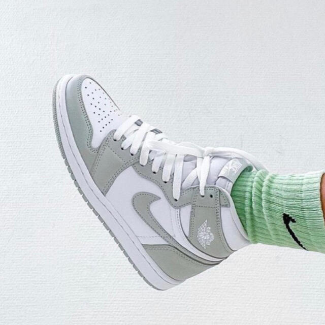 NIKE(ナイキ)のNIKE WMNS AIR JORDAN 1 HIGH Seafoam  28㎝ メンズの靴/シューズ(スニーカー)の商品写真