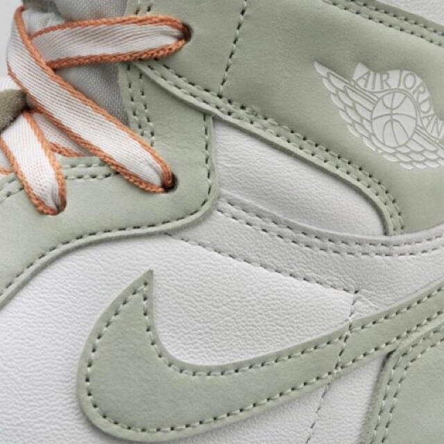 NIKE(ナイキ)のNIKE WMNS AIR JORDAN 1 HIGH Seafoam  28㎝ メンズの靴/シューズ(スニーカー)の商品写真