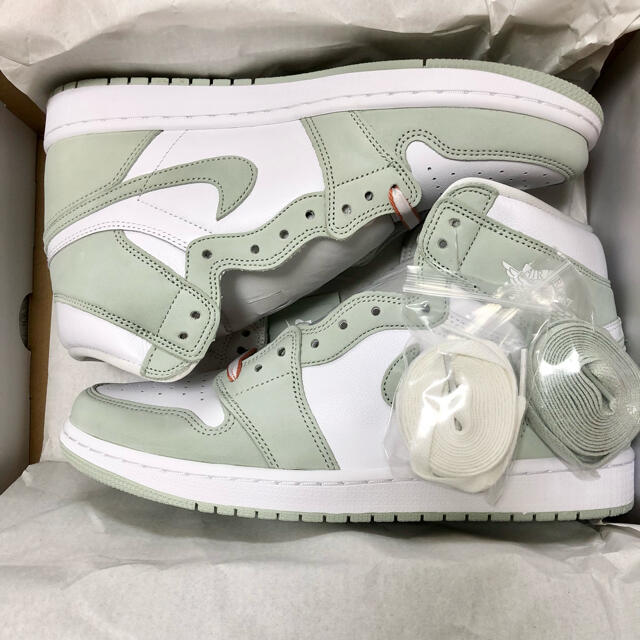 NIKE(ナイキ)のNIKE WMNS AIR JORDAN 1 HIGH Seafoam  28㎝ メンズの靴/シューズ(スニーカー)の商品写真