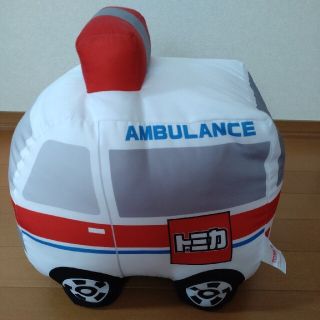 トミー(TOMMY)のトミカ　クッション　救急車(キャラクターグッズ)