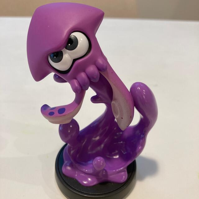 Nintendo Switch(ニンテンドースイッチ)のamiibo☆スプラトゥーン☆イカ　ネオンパープル エンタメ/ホビーのフィギュア(ゲームキャラクター)の商品写真