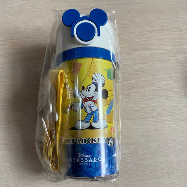 Disney(ディズニー)の新品 水筒 ボトル ストラップ アンバサダーホテル 限定品 ミッキーマウス キッズ/ベビー/マタニティの授乳/お食事用品(水筒)の商品写真