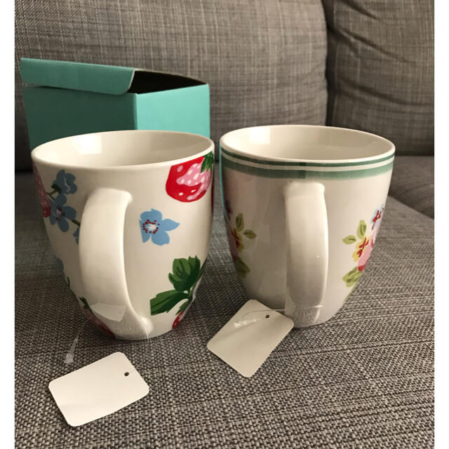 Cath Kidston(キャスキッドソン)の(ミオママ様売約済)キャスキッドソン♡マグカップ薔薇とストロベリー2個セット インテリア/住まい/日用品のキッチン/食器(グラス/カップ)の商品写真