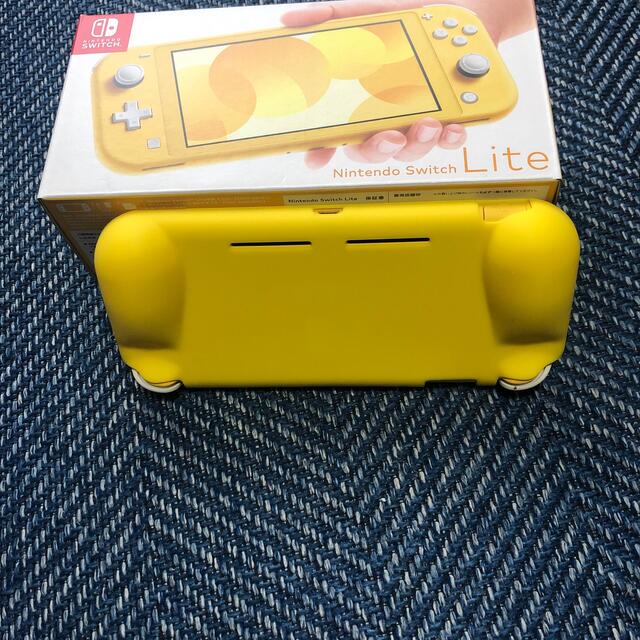 Nintendo Switch(ニンテンドースイッチ)のしのび8153さま専用　Nintendo Switch Lite イエロー エンタメ/ホビーのゲームソフト/ゲーム機本体(家庭用ゲーム機本体)の商品写真