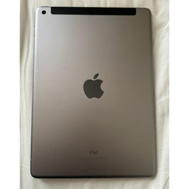 Apple(アップル)の10/2(土)まで出品 iPad 第6世代 32GB スマホ/家電/カメラのPC/タブレット(タブレット)の商品写真