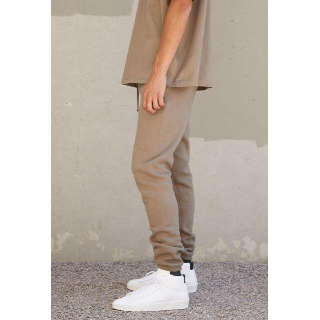 FEAR OF GOD(フィアオブゴッド)のS / ESSENTIALS Sweatpants Harvest(Taupe) メンズのパンツ(その他)の商品写真